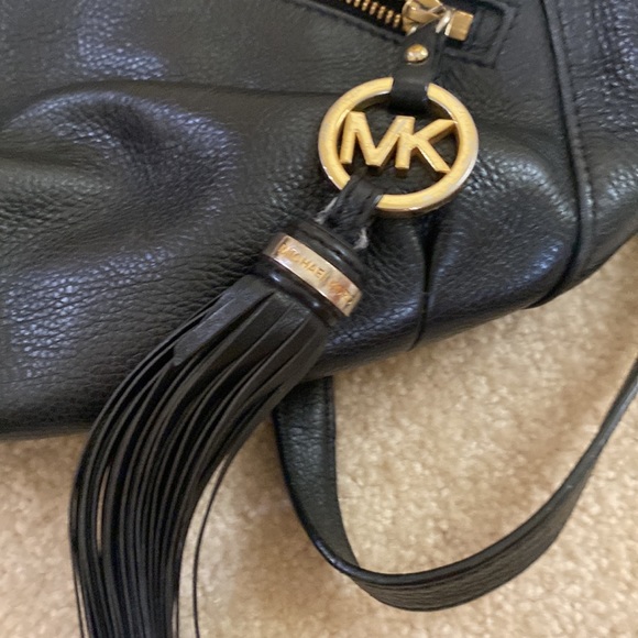 Michael Kors black leather purse, shoulder strap, zipper - Picture 7 of 13